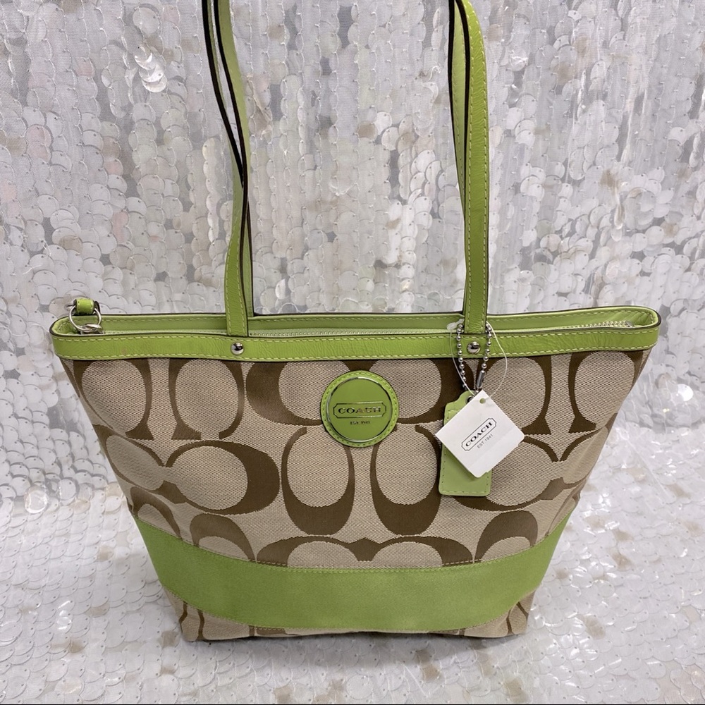 Coach style F15112